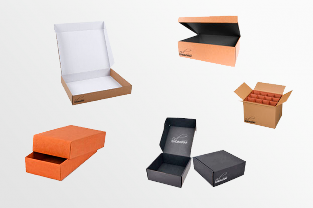 Tener cajas personalizables para ecommerce puede ayudarte a diferenciar tu producto. Con un buen packaging que sea creativo e innovador, y que tenga en cuenta las necesidades y demandas de tus clientes, puedes encontrar la manera de diferenciarte y llamar la atención de los consumidores. 
En nuestra imprenta ecológica en Madrid personalizamos con todo lujo de detalles tus cajas personalizables para ecommerce.
Tener cajas personalizables para tu negocio online ayuda a mejorar la imagen de tu marca, dando un valor añadido y llamando la atención de los consumidores. Un buen packaging  diferenciará tu producto de otros negocios, en un mercado tan competitivo como es el sector del ecommerce.
Debes tener en cuenta la importancia de la creatividad, ya que un packaging innovador y creativo hace que tu marca se diferencie y llame la atención del consumidor. 
EL diseño de packaging personalizado mejora la imagen de marca, por eso es muy importante crear cajas personalizadas a medida y elementos que sean creativos. Todo ello, ayudará a diferenciarte de la competencia, aportar valor añadido a tu producto y llamará la atención del cliente.
El packaging personalizado y las cajas personalizables mejorarán la imagen que el cliente tiene de tu negocio.
La forma de diferenciarse más efectiva es añadir el logotipo de tu marca en las cajas personalizables, algo que también puedes hacer en bolsas o cintas adhesivas. De este modo, el cliente asocia la imagen de tu negocio online con esa presentación original y personalizada gracias a las cajas personalizables cuando recibe su envío.